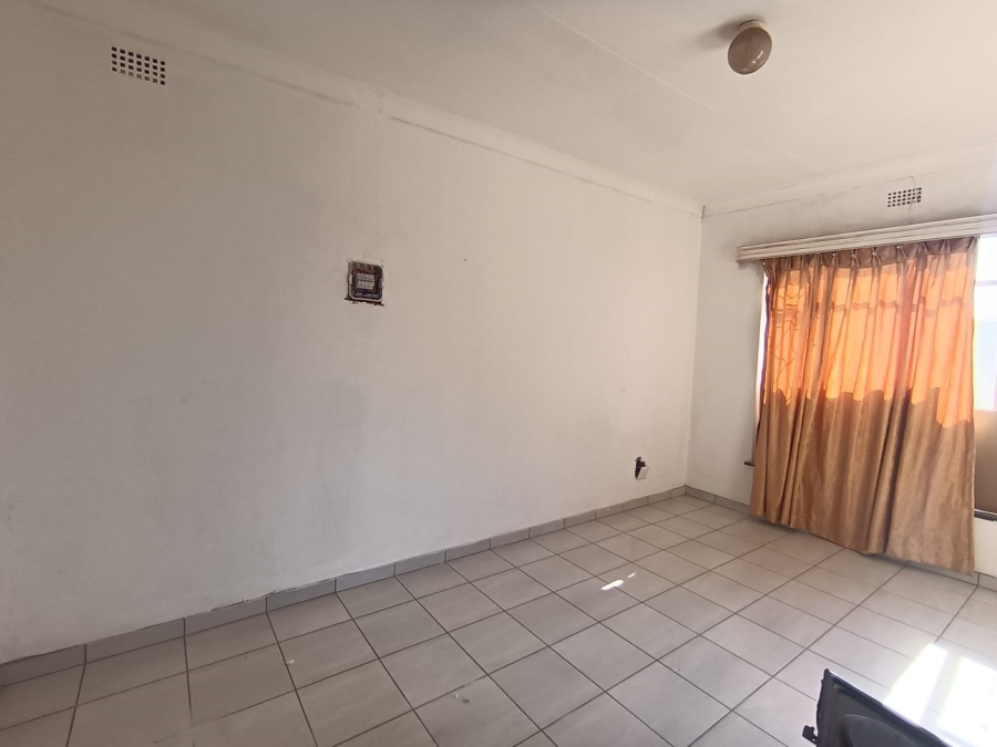 To Let 0 Bedroom Property for Rent in Kew Gauteng
