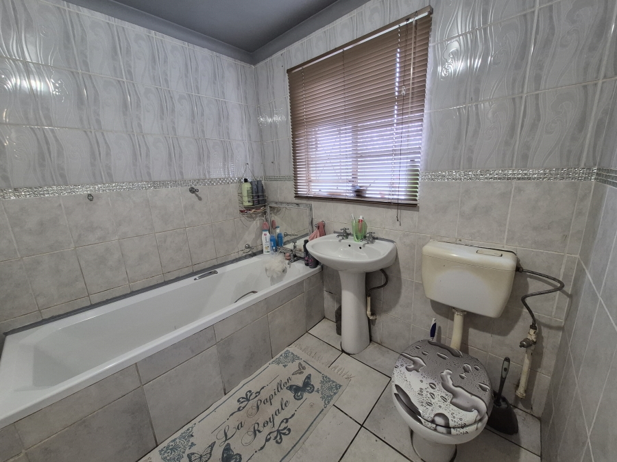 5 Bedroom Property for Sale in Primrose Gauteng