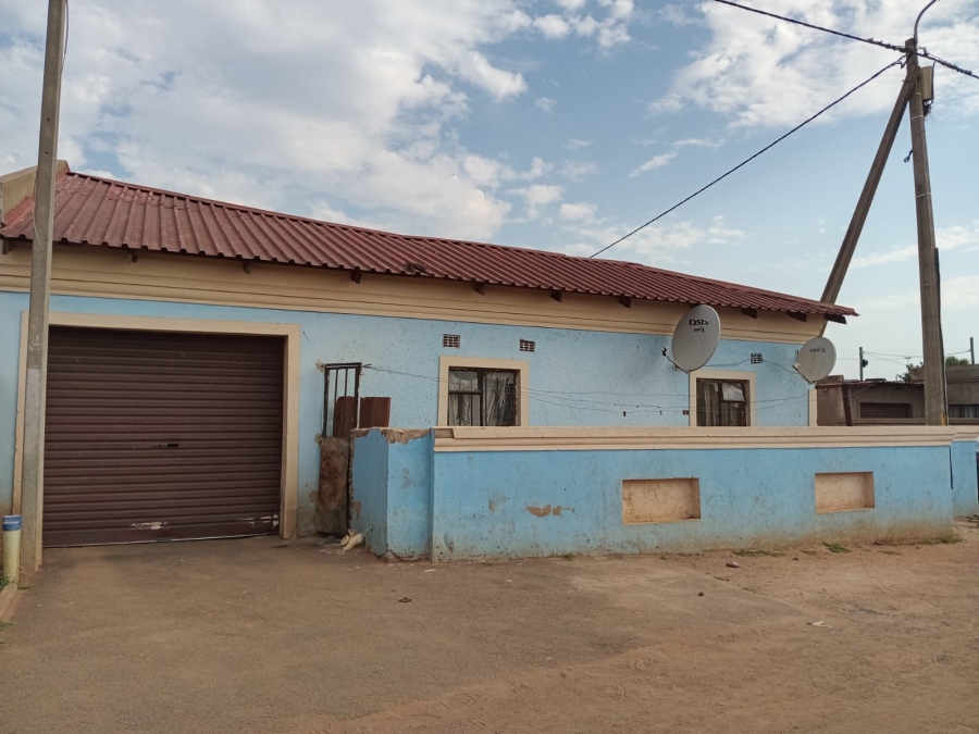 4 Bedroom Property for Sale in Roodekop Gauteng