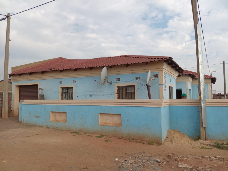 4 Bedroom Property for Sale in Roodekop Gauteng