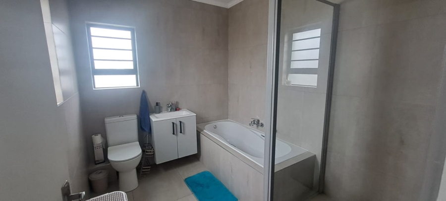 4 Bedroom Property for Sale in Caro Nome A H Gauteng