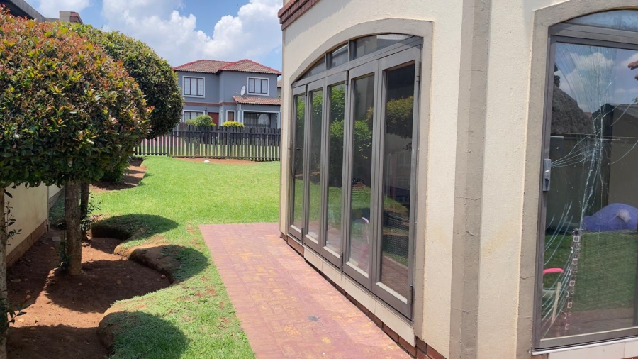 3 Bedroom Property for Sale in Albertsdal Gauteng