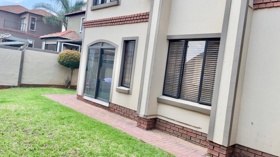 3 Bedroom Property for Sale in Albertsdal Gauteng