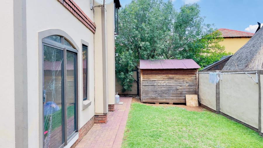 3 Bedroom Property for Sale in Albertsdal Gauteng