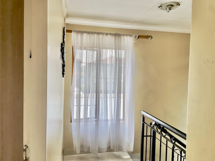 3 Bedroom Property for Sale in Albertsdal Gauteng