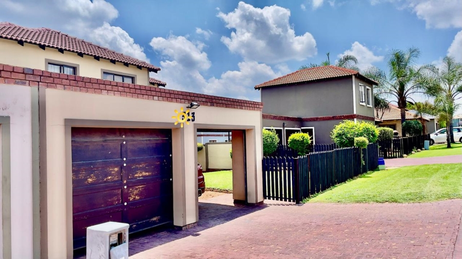 3 Bedroom Property for Sale in Albertsdal Gauteng