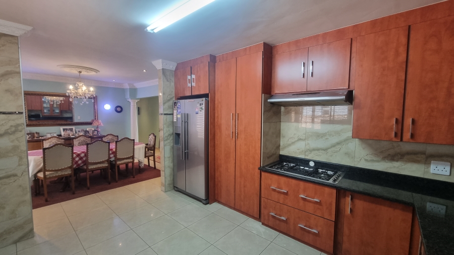 5 Bedroom Property for Sale in Crescent Wood Country Estate Gauteng