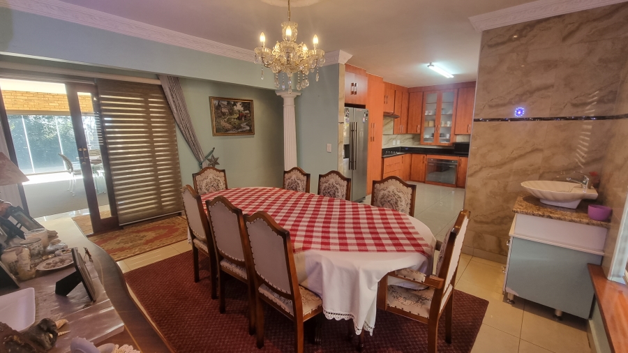 5 Bedroom Property for Sale in Crescent Wood Country Estate Gauteng