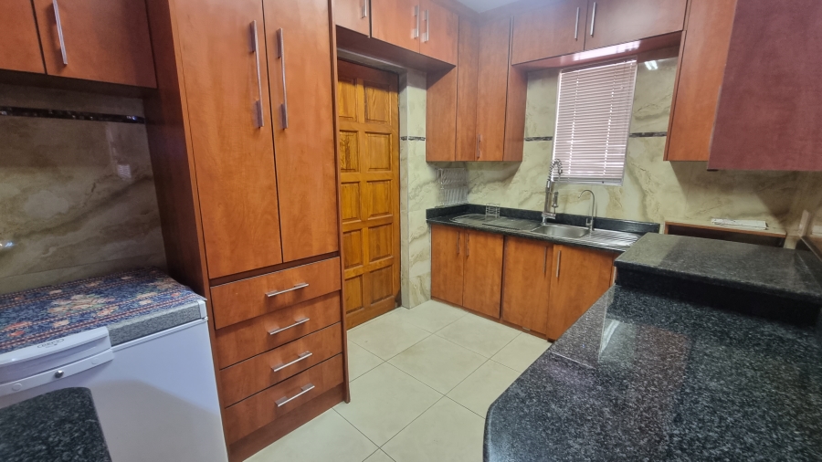 5 Bedroom Property for Sale in Crescent Wood Country Estate Gauteng