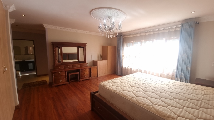 5 Bedroom Property for Sale in Crescent Wood Country Estate Gauteng