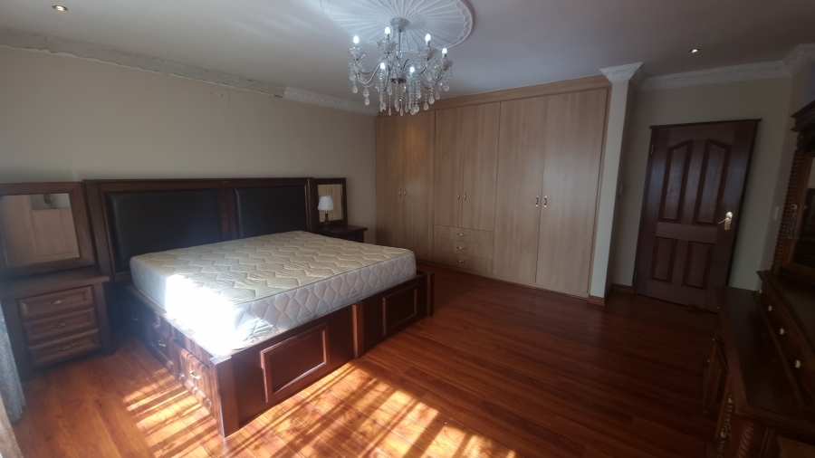 5 Bedroom Property for Sale in Crescent Wood Country Estate Gauteng