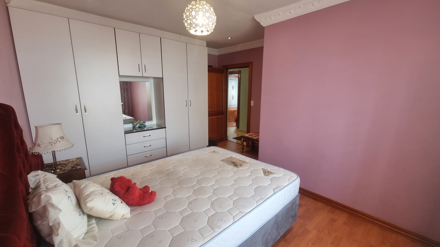 5 Bedroom Property for Sale in Crescent Wood Country Estate Gauteng