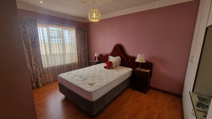 5 Bedroom Property for Sale in Crescent Wood Country Estate Gauteng