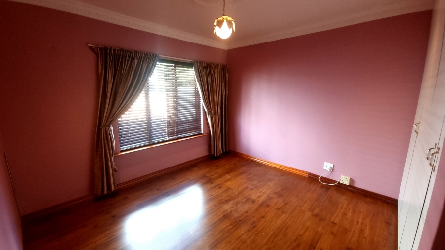 5 Bedroom Property for Sale in Crescent Wood Country Estate Gauteng