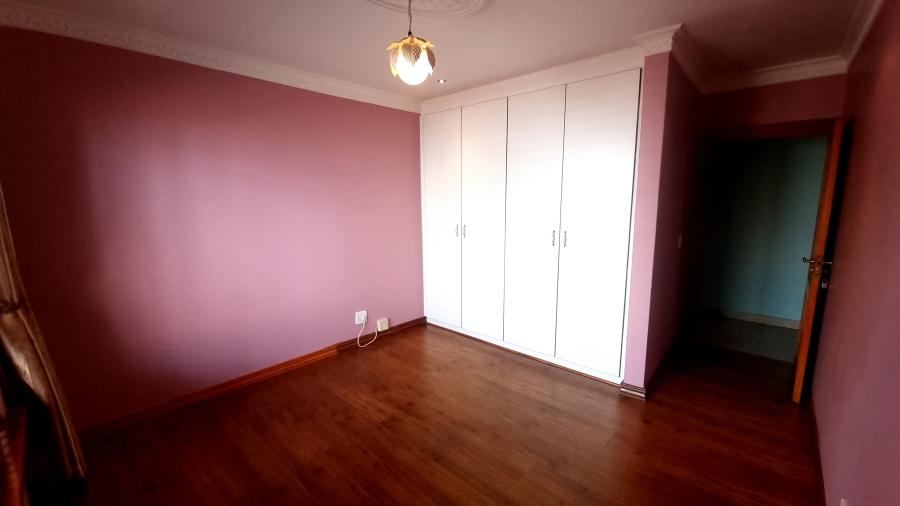 5 Bedroom Property for Sale in Crescent Wood Country Estate Gauteng