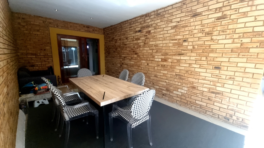 5 Bedroom Property for Sale in Crescent Wood Country Estate Gauteng