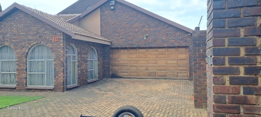 4 Bedroom Property for Sale in New State Areas Gauteng