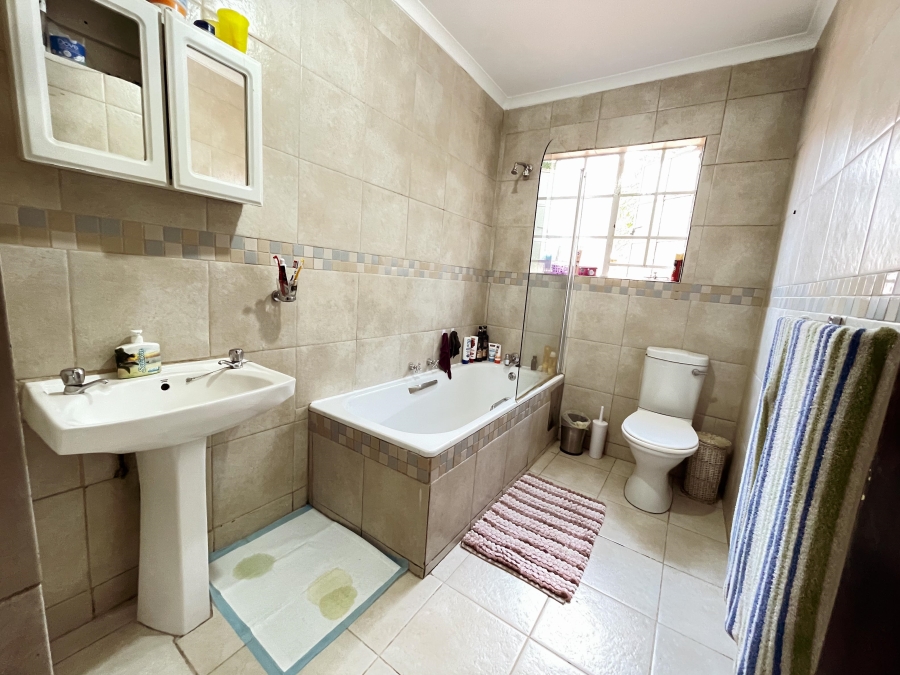 2 Bedroom Property for Sale in Zwartkop Gauteng