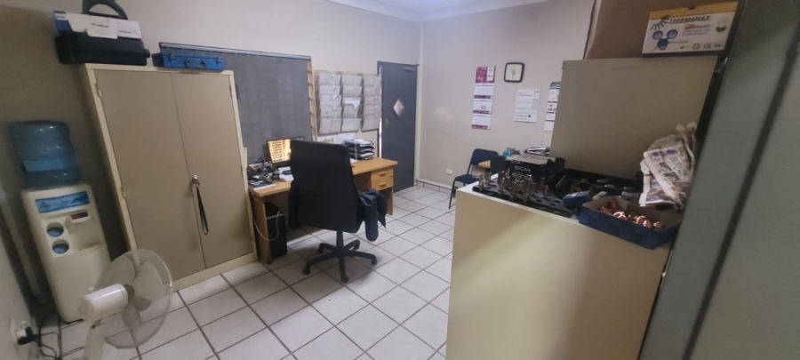 Commercial Property for Sale in Clayville Industria Gauteng