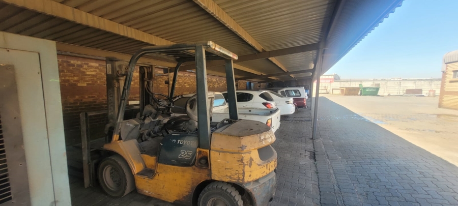Commercial Property for Sale in Clayville Industria Gauteng