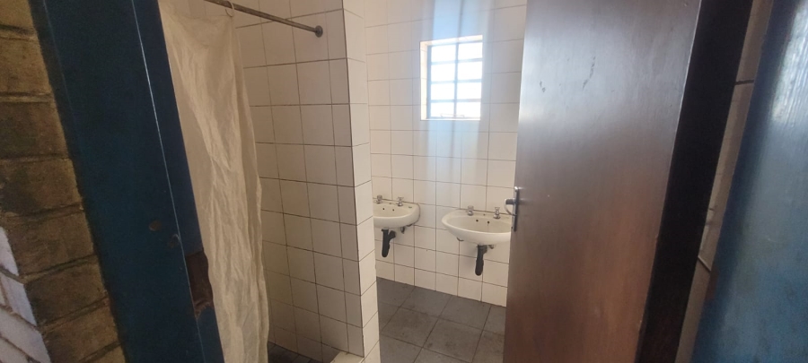 Commercial Property for Sale in Clayville Industria Gauteng