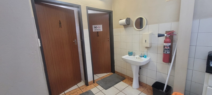 Commercial Property for Sale in Clayville Industria Gauteng