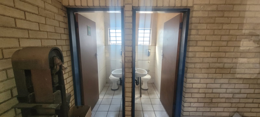Commercial Property for Sale in Clayville Industria Gauteng