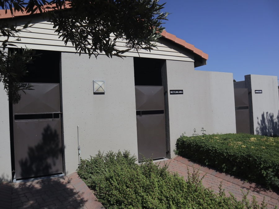 1 Bedroom Property for Sale in Lonehill Gauteng