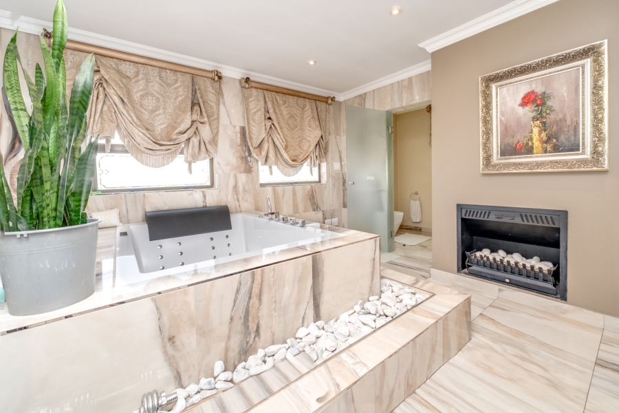 6 Bedroom Property for Sale in Dainfern Golf Estate Gauteng