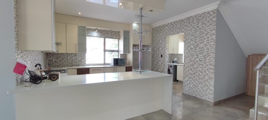 4 Bedroom Property for Sale in Eldoraigne Gauteng