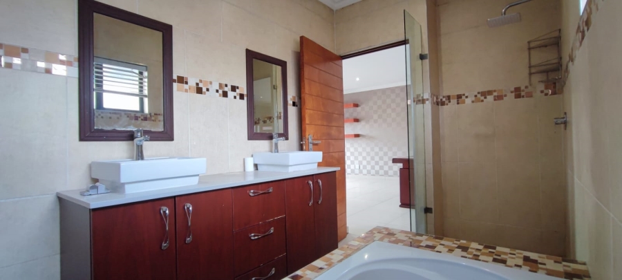 4 Bedroom Property for Sale in Eldoraigne Gauteng