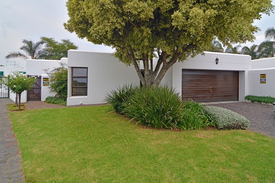 To Let 4 Bedroom Property for Rent in Khyber Rock Gauteng