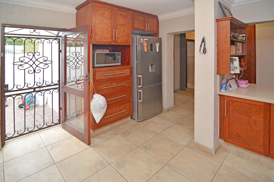 To Let 4 Bedroom Property for Rent in Khyber Rock Gauteng