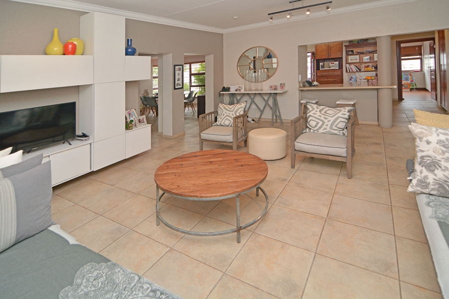 To Let 4 Bedroom Property for Rent in Khyber Rock Gauteng