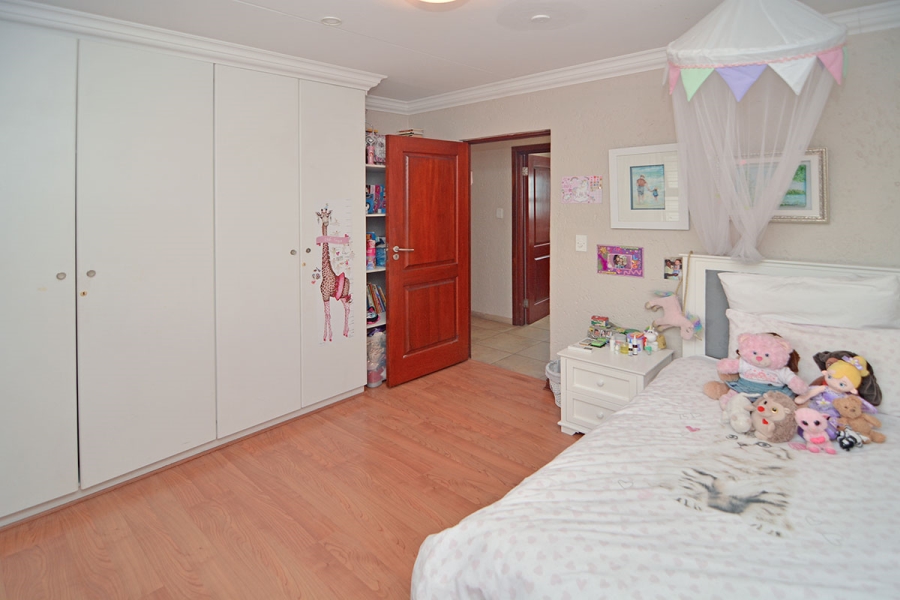 To Let 4 Bedroom Property for Rent in Khyber Rock Gauteng