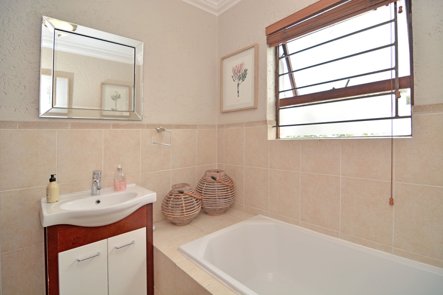 To Let 4 Bedroom Property for Rent in Khyber Rock Gauteng