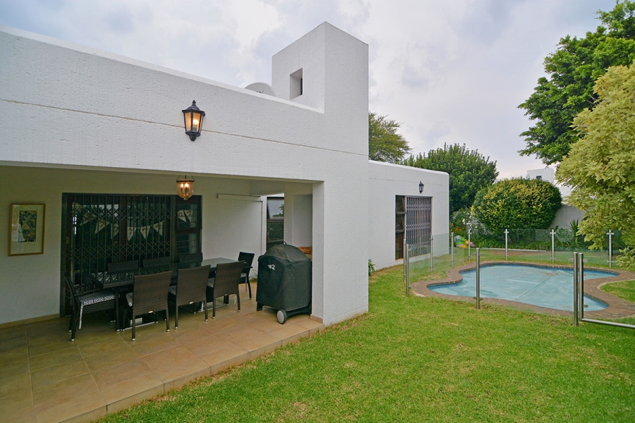 To Let 4 Bedroom Property for Rent in Khyber Rock Gauteng