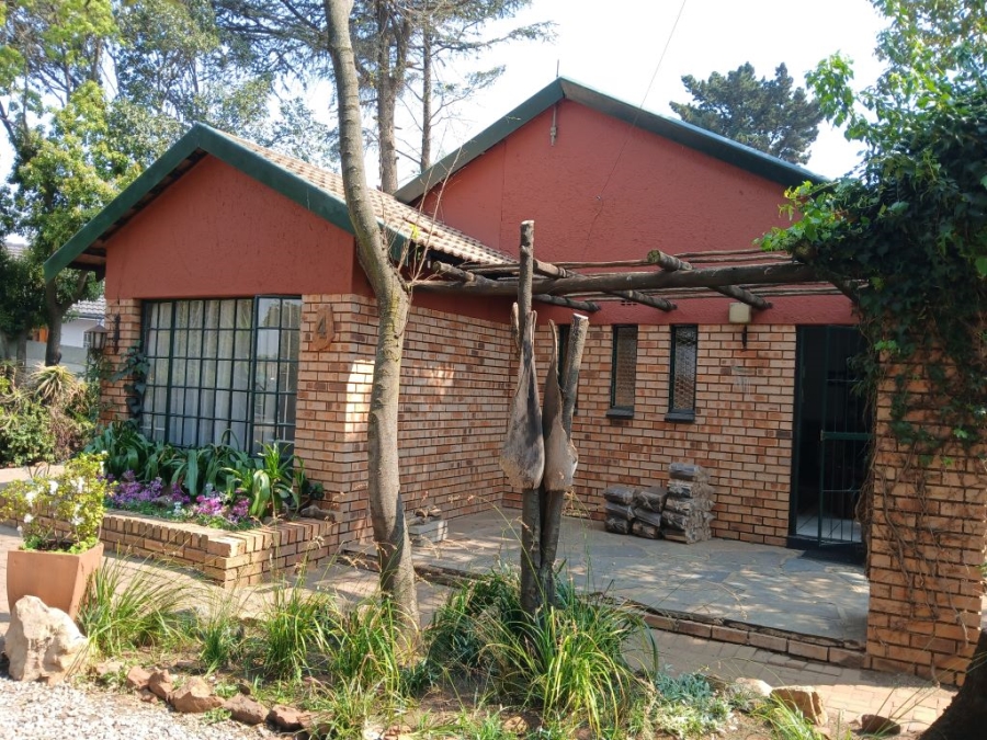 3 Bedroom Property for Sale in Helikonpark Gauteng