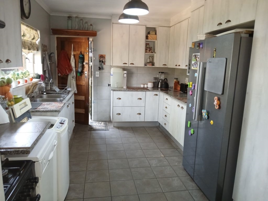 3 Bedroom Property for Sale in Helikonpark Gauteng