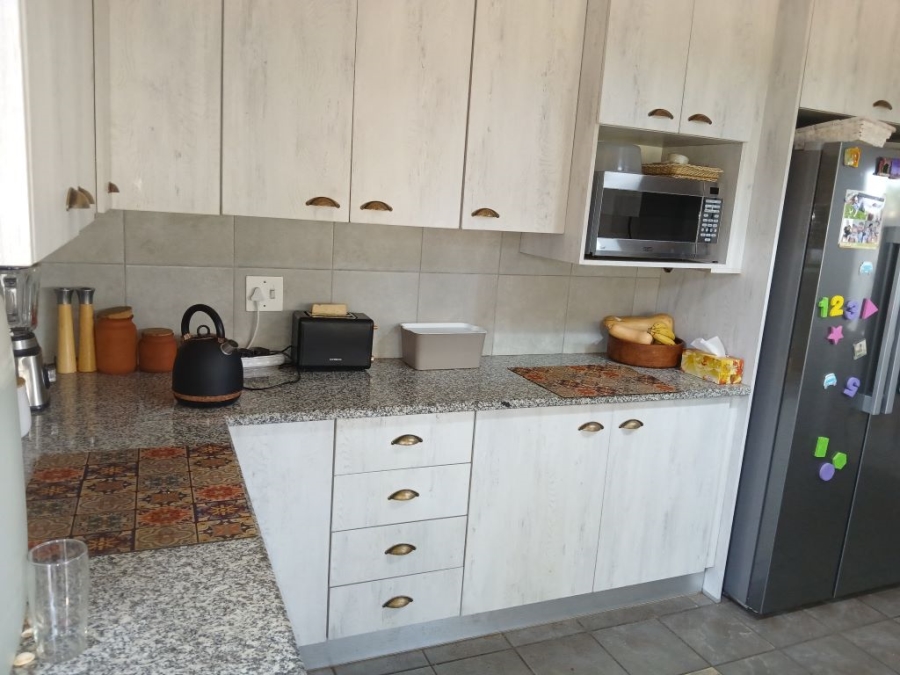 3 Bedroom Property for Sale in Helikonpark Gauteng