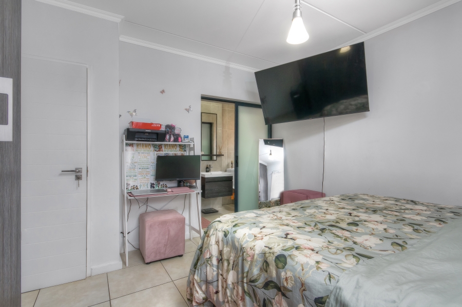 3 Bedroom Property for Sale in Oakdene Gauteng