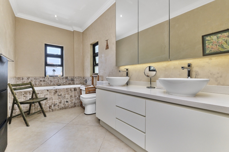 3 Bedroom Property for Sale in Broadacres Gauteng