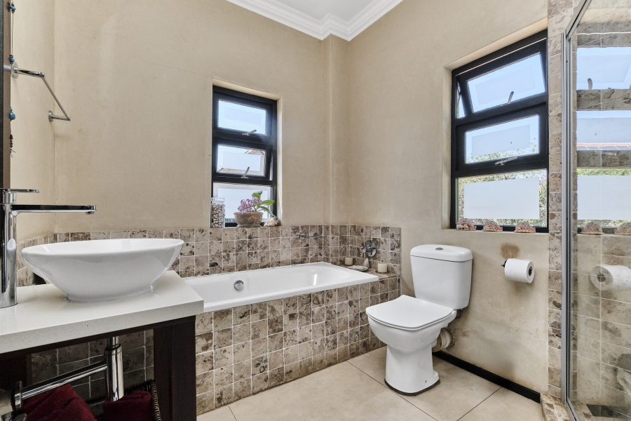 3 Bedroom Property for Sale in Broadacres Gauteng