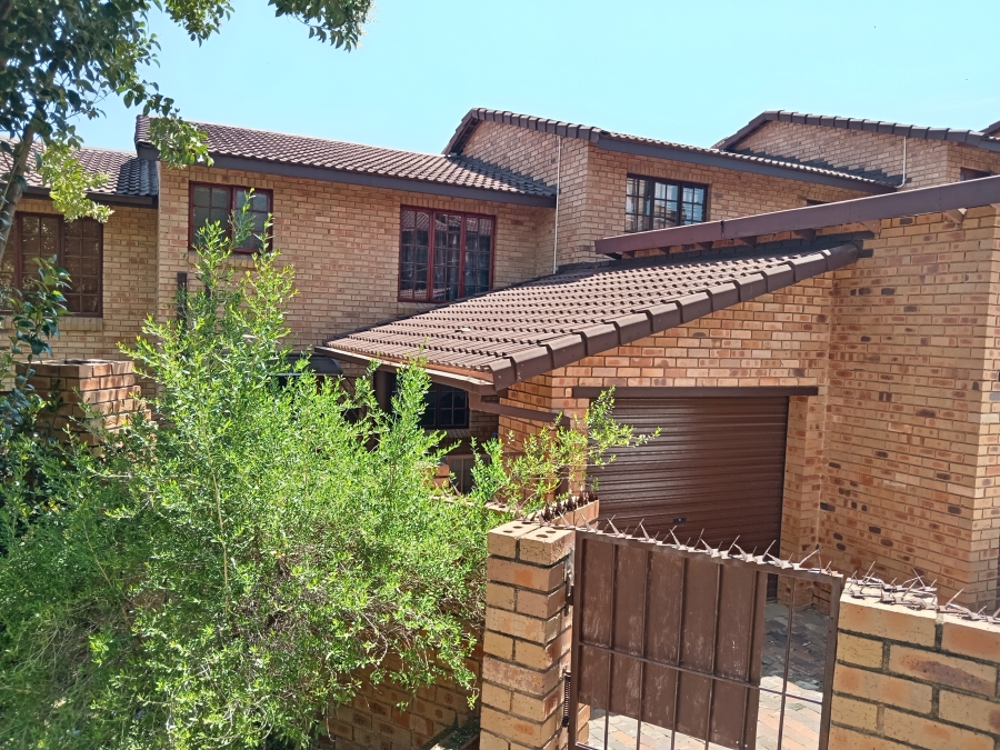 2 Bedroom Property for Sale in Radiokop Gauteng