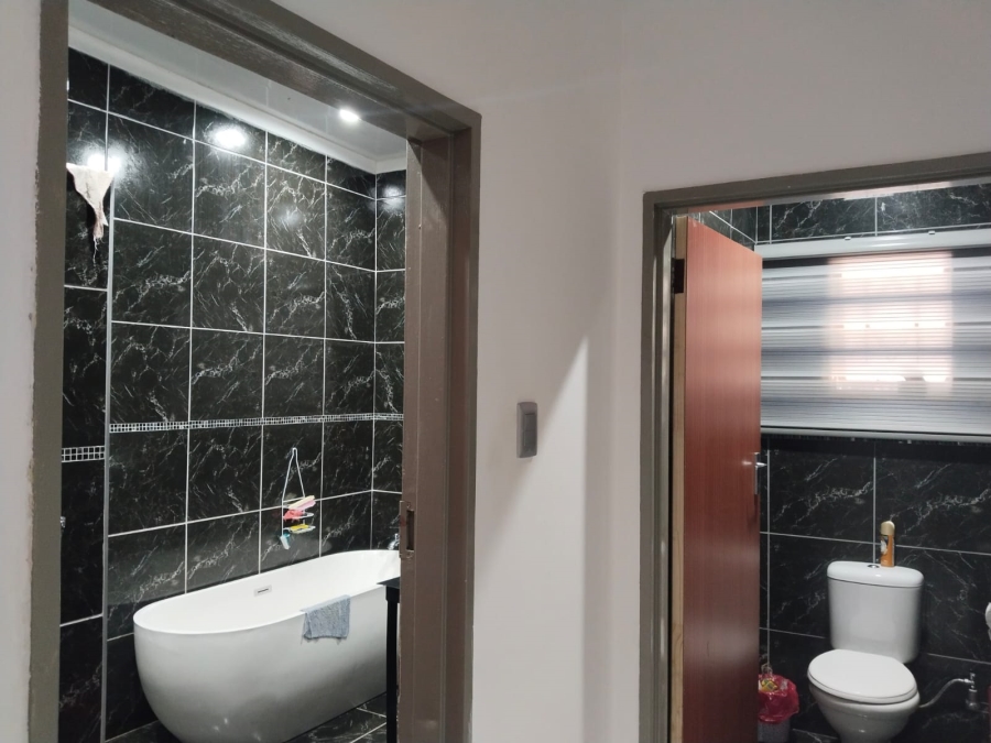 4 Bedroom Property for Sale in Rothdene Gauteng