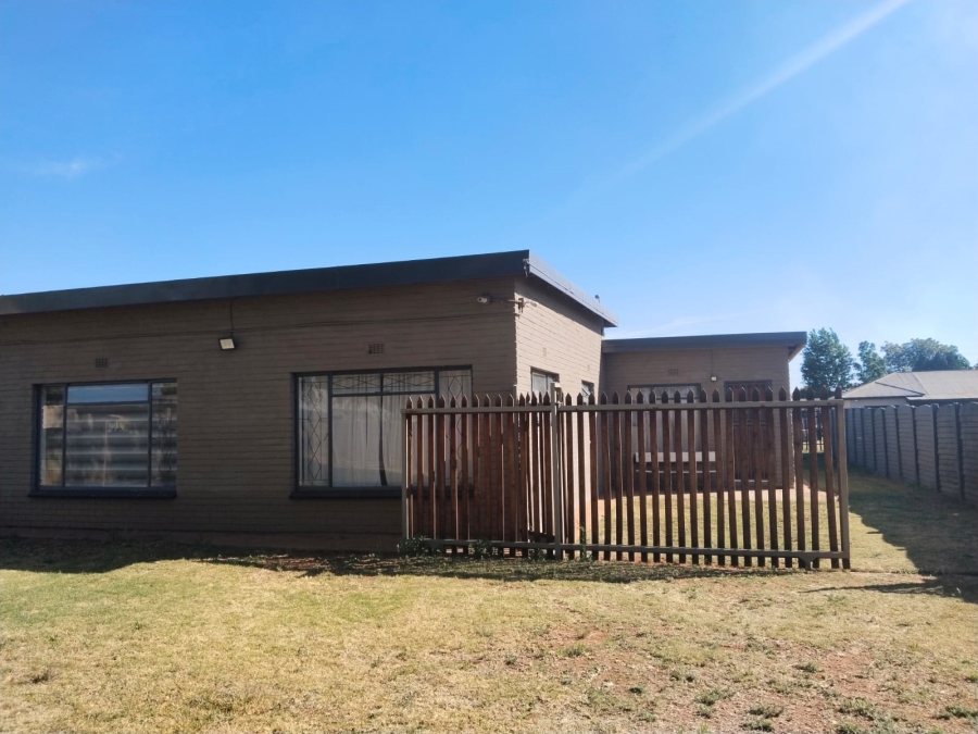 4 Bedroom Property for Sale in Rothdene Gauteng