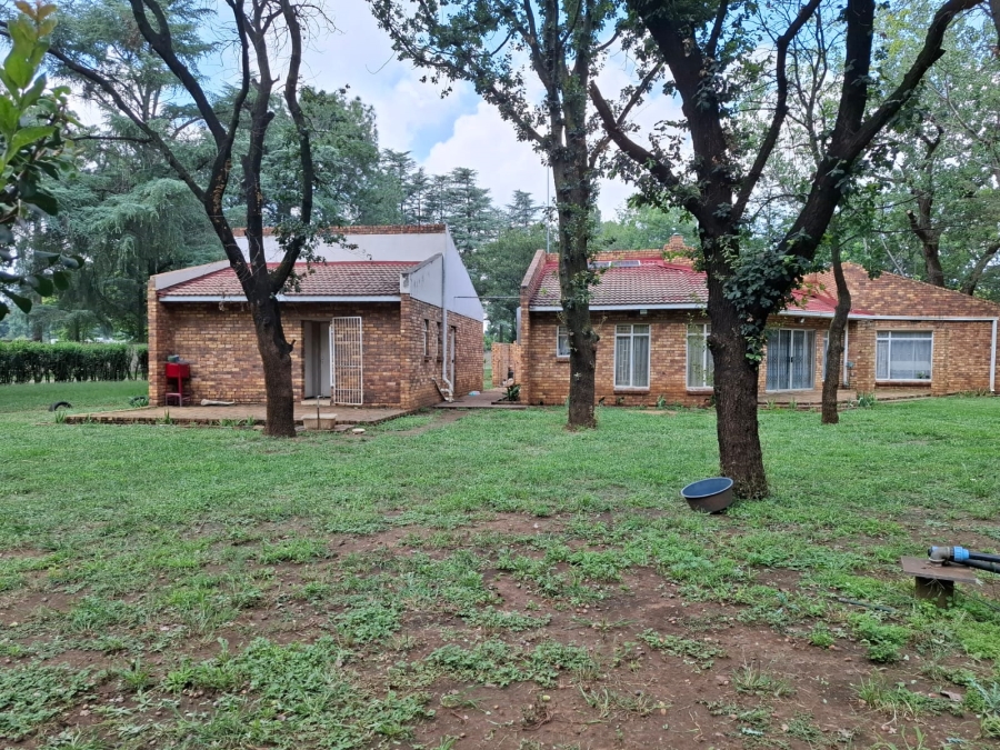 4 Bedroom Property for Sale in Unitas Park Gauteng