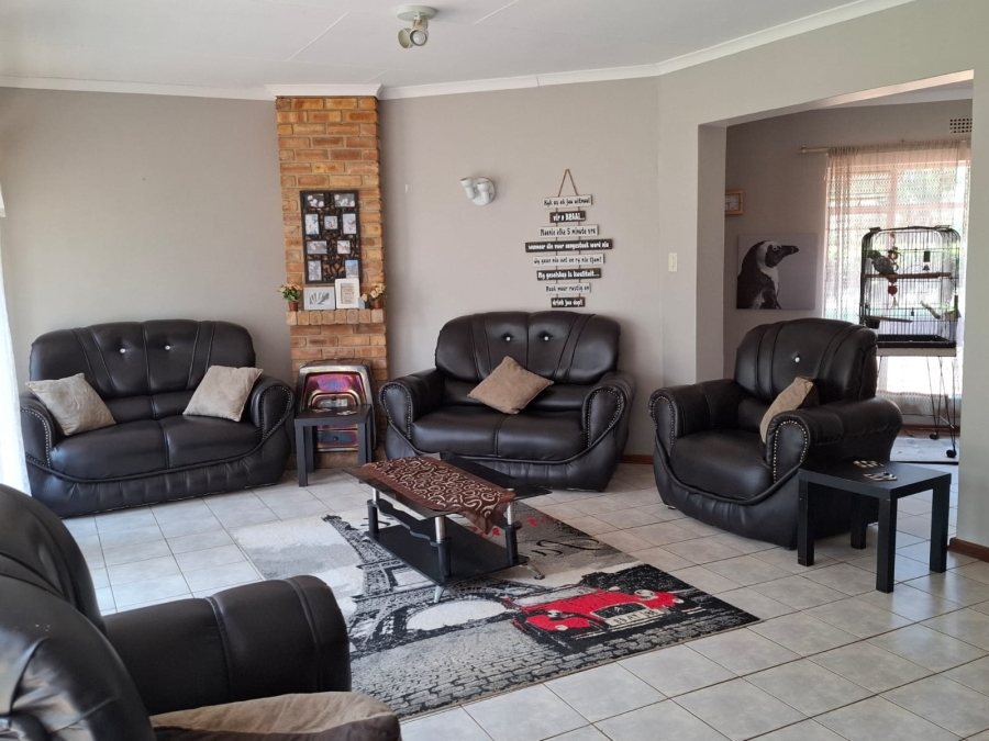 4 Bedroom Property for Sale in Unitas Park Gauteng