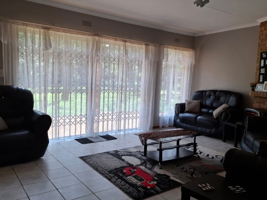 4 Bedroom Property for Sale in Unitas Park Gauteng