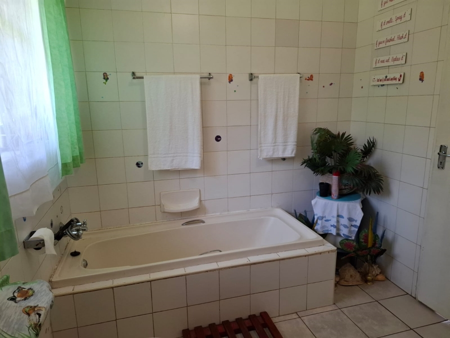 4 Bedroom Property for Sale in Unitas Park Gauteng